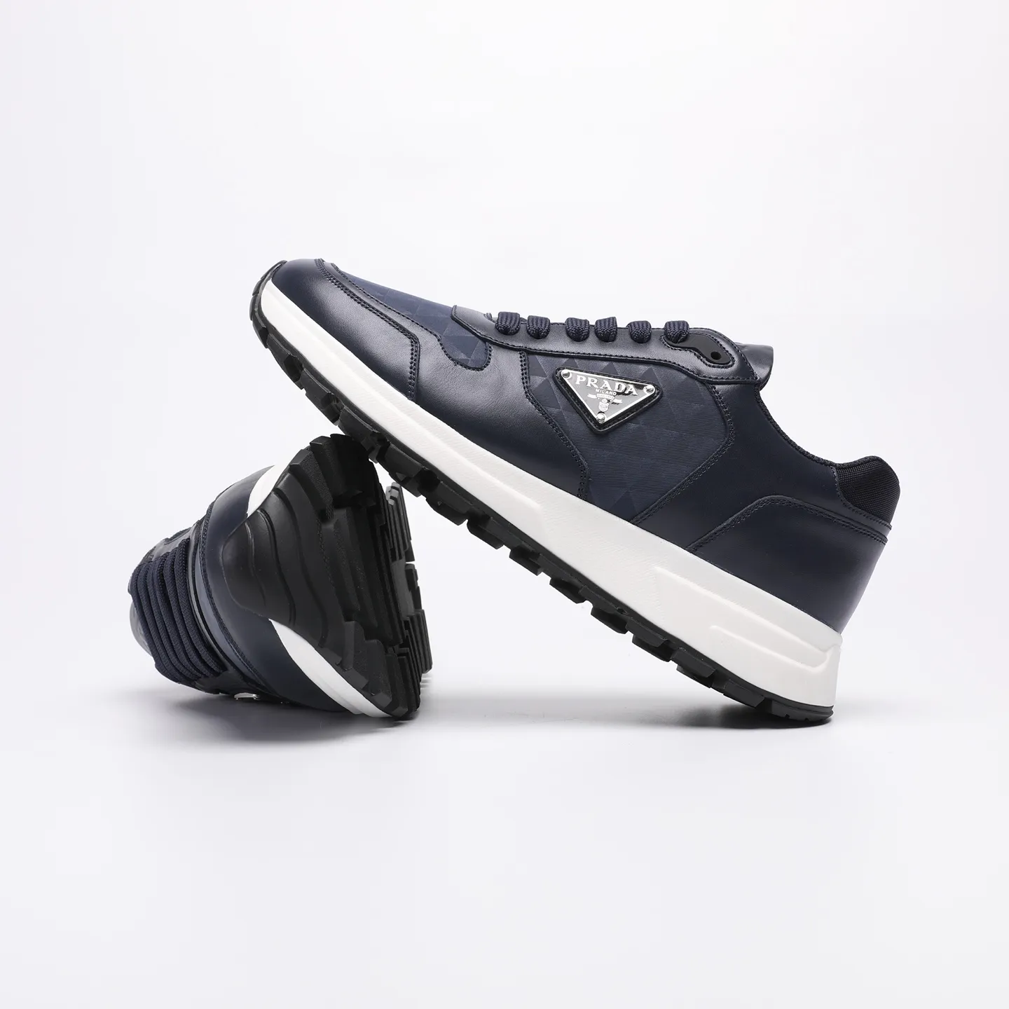 Batch 580 [PRADA] Men's shoes are popular in the counter, official website synchronization, high-quality shipments. Fabric: original cowhide with snakeskin. Lining: cowhide feet + cowhide lining. Outsole: original TPU + foam. Size: 38-46